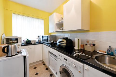 1 bedroom flat for sale, Wide Lane, Southampton, Hampshire, SO18