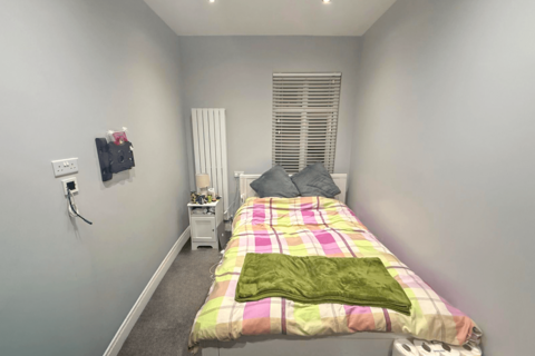 1 bedroom terraced house to rent, Hounslow, TW3
