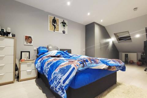 1 bedroom terraced house to rent, Hounslow, TW3
