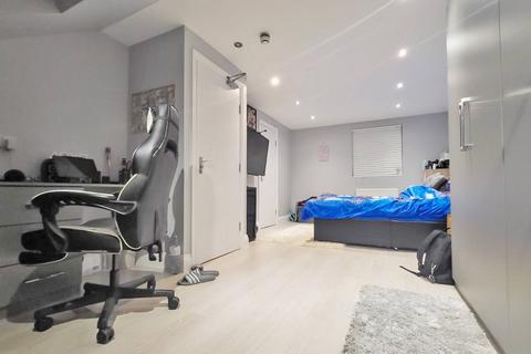 1 bedroom terraced house to rent, Hounslow, TW3