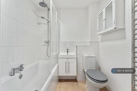 2 bedroom terraced house to rent, Spruce Drive, Bicester, OX26