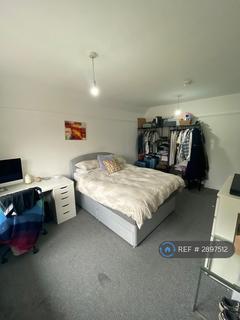 1 bedroom in a house share to rent, Hale Lane, London, NW7