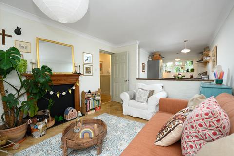 2 bedroom ground floor flat for sale, Inwood Court, Walton-On-Thames