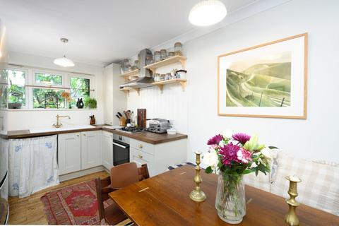 2 bedroom ground floor flat for sale, Inwood Court, Walton-On-Thames