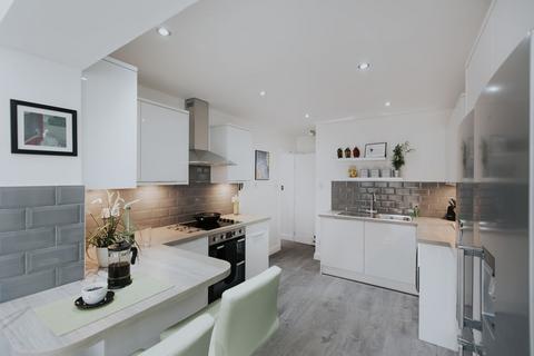 6 bedroom house of multiple occupation to rent, ROOM TO SUIT PROFESSIONALS - REDUCED DEPOSIT