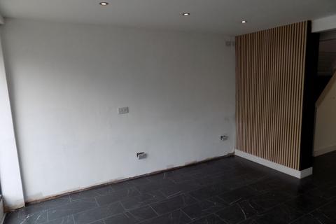 Property to rent, 43 Market Street, Westhoughton, Bolton