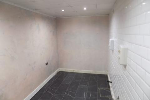 Property to rent, 43 Market Street, Westhoughton, Bolton