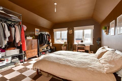 1 bedroom flat for sale, St. James Street, Newport PO30