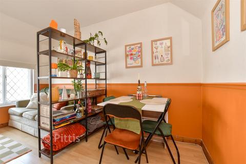 1 bedroom flat for sale, St. James Street, Newport PO30