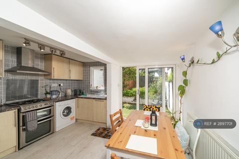 1 bedroom in a house share to rent, Cumberland Road, Reading, RG1