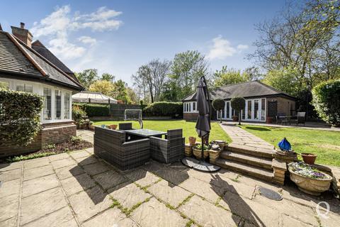 7 bedroom detached house for sale, Brownings Orchard, Rodmersham, Sittingbourne, Kent, ME9