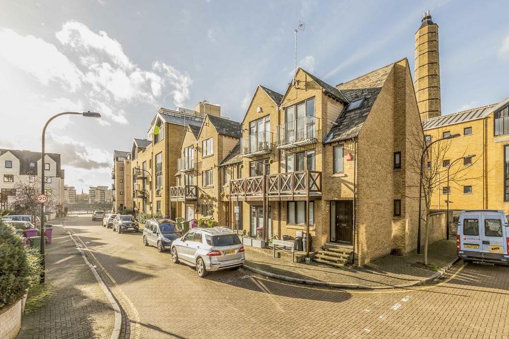 Wynan Road, London E14 4 bed terraced house to rent - £3,600 pcm (£831 pw)