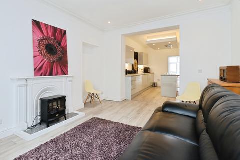 5 bedroom end of terrace house for sale, Westbourne Terrace, Corwen, LL21