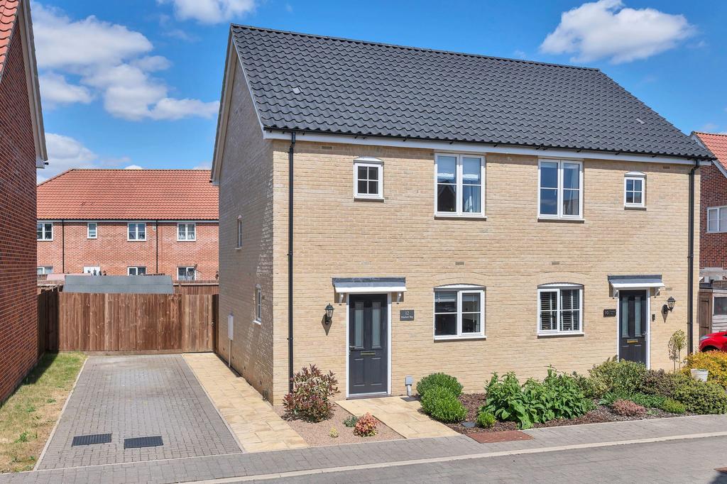 2 bedroom semi-detached house for sale