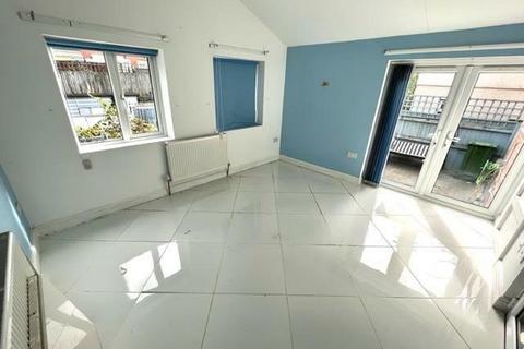 3 bedroom house to rent, Blewitt Street, Brierley Hill, DY5