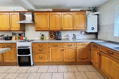 3 bedroom semi-detached house for sale, Swadling Street, Leamington Spa, Warwickshire, CV31