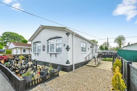 2 bedroom park home for sale, Priors Walk, St. Johns Priory, Lechlade
