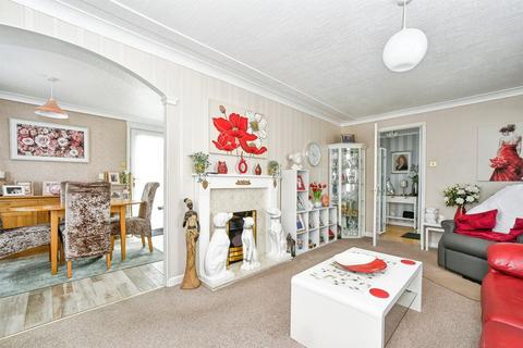 2 bedroom park home for sale, Priors Walk, St. Johns Priory, Lechlade