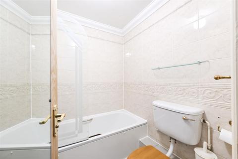 Studio to rent, 2 Carter Court, London EC4V