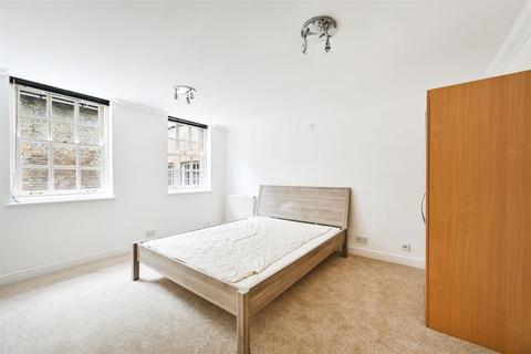 Studio to rent, 2 Carter Court, London EC4V