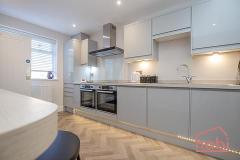 6 bedroom semi-detached house to rent, Norwich NR5