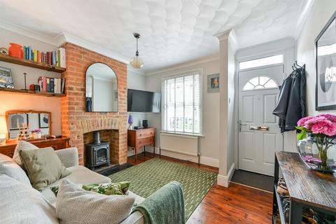 2 bedroom terraced house to rent, Chesterman Street, Reading, RG1
