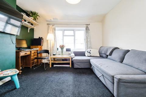 1 bedroom flat for sale, Arden Crescent, Dagenham, RM9