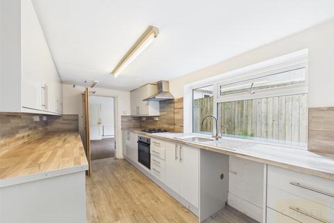4 bedroom terraced house to rent, Oxford Street, Gloucester