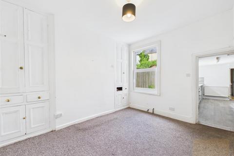4 bedroom terraced house to rent, Oxford Street, Gloucester
