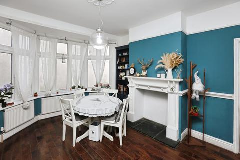 4 bedroom semi-detached house for sale, Hill Lane, Bassett, Southampton, Hampshire, SO15