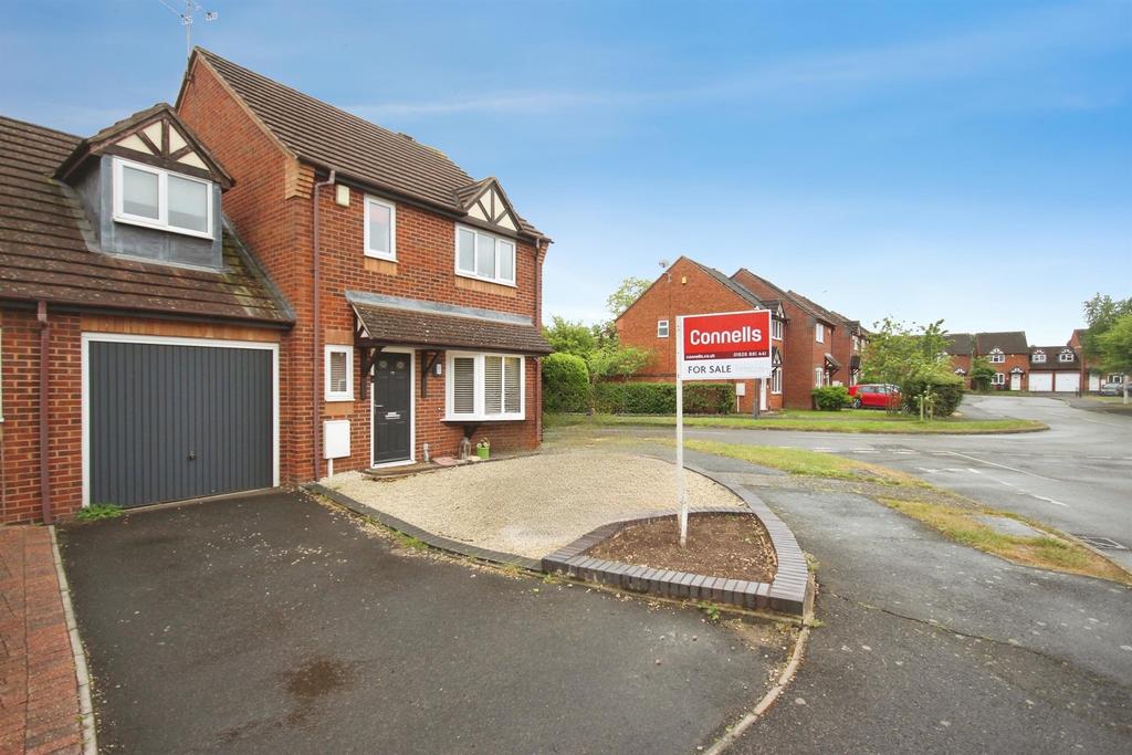 4 bedroom link detached house for sale