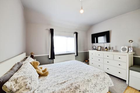 3 bedroom semi-detached house for sale, Meadow Road, Romford, RM7