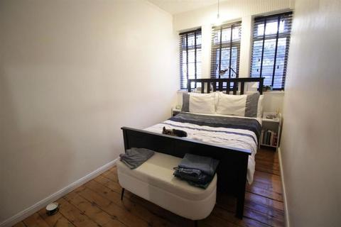 Effra Road, London, SW2 1NA