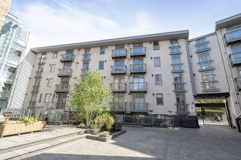 2 bedroom flat to rent, Tanner Street, London, SE1