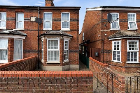 3 bedroom semi-detached house to rent, 3/4 Bed Semi-Detached, Abercromby Avenue, High Wycombe, HP12 3AX