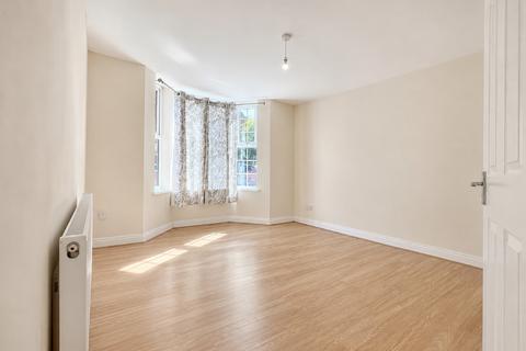 3 bedroom semi-detached house to rent, 3/4 Bed Semi-Detached, Abercromby Avenue, High Wycombe, HP12 3AX