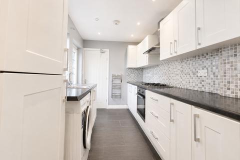 3 bedroom semi-detached house to rent, 3/4 Bed Semi-Detached, Abercromby Avenue, High Wycombe, HP12 3AX