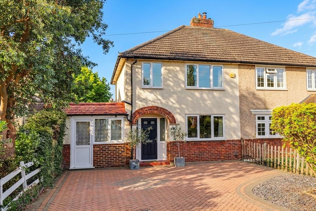 Detached house exterior, driveway