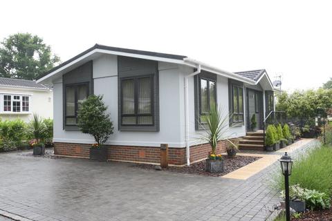 2 bedroom park home for sale, Fleet, Hampshire, GU52