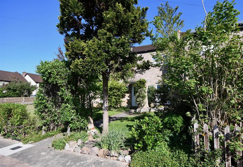 2 Heathfield Close