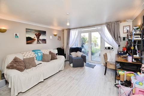 2 bedroom duplex for sale, Tiptree Crescent, Ilford, IG5