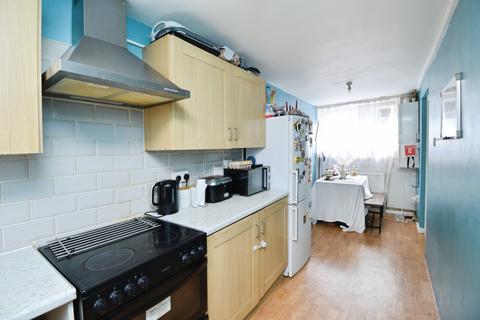 2 bedroom duplex for sale, Tiptree Crescent, Ilford, IG5