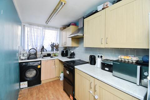 2 bedroom duplex for sale, Tiptree Crescent, Ilford, IG5