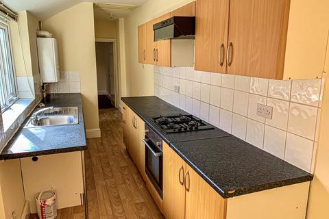 4 bedroom terraced house to rent, Dunlop Street, LINCOLN