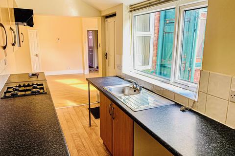 4 bedroom terraced house to rent, Dunlop Street, LINCOLN