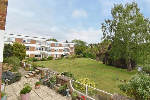 Esher Road, Hersham, KT12