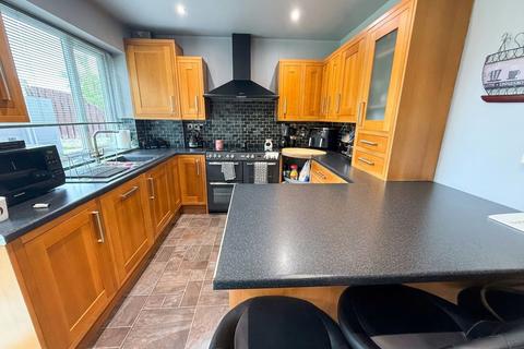 4 bedroom semi-detached house for sale, West Hill, Kimberworth, S61