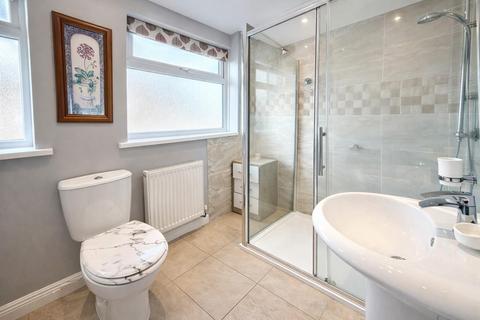 3 bedroom semi-detached house for sale, Heathmoor Way., Illingworth, Halifax