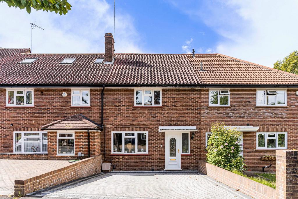 Detached house exterior, driveway