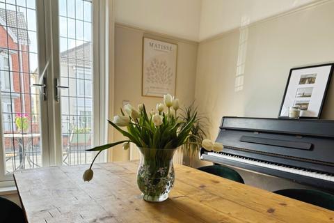 4 bedroom semi-detached house for sale, Hazelmere Road, Sketty, Swansea, West Glamorgan, SA2 0SN